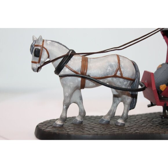 Dept 56 New England Village - Sherlock Holmes Hansom Cab - Picture 4 of 7